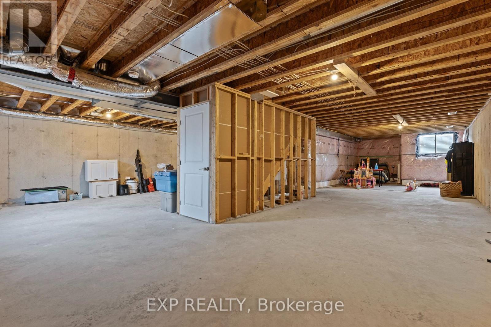 31 - 744 Nelson Street W Property Photo 35