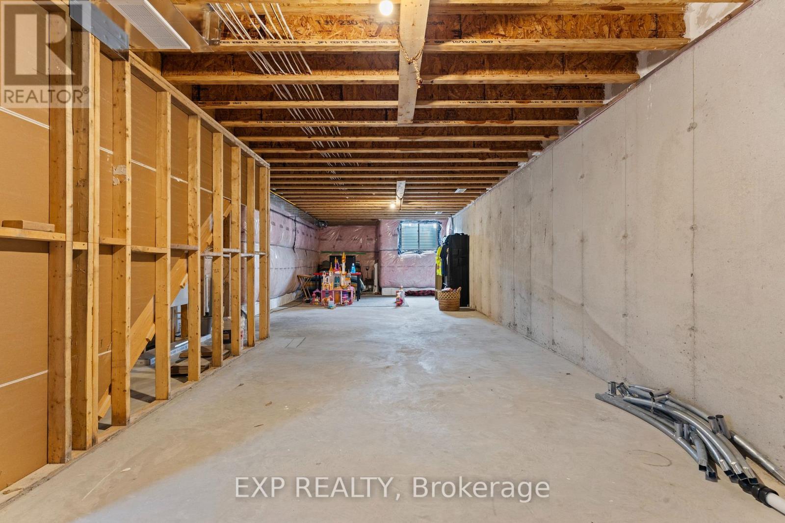 31 - 744 Nelson Street W Property Photo 36