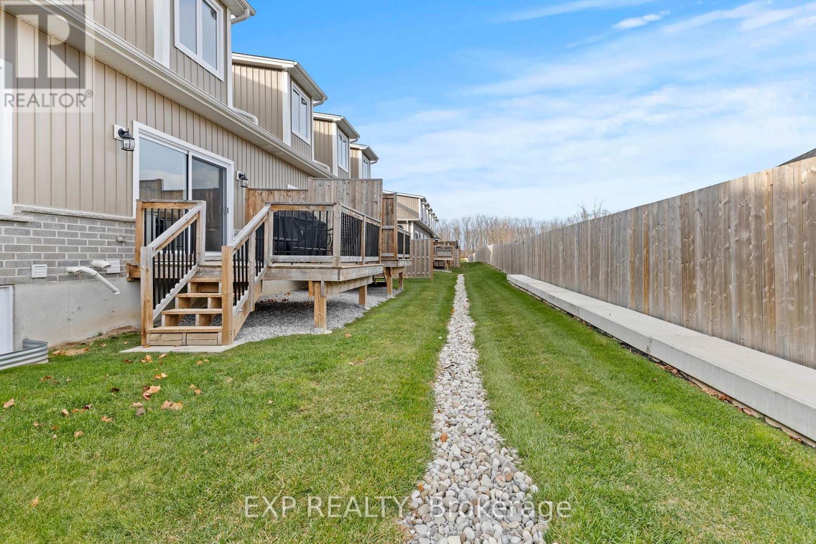 31 - 744 Nelson Street W Property Photo 41