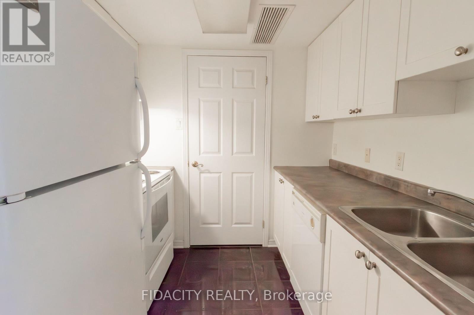 5c - 310 Central Park Drive Property Photo 3