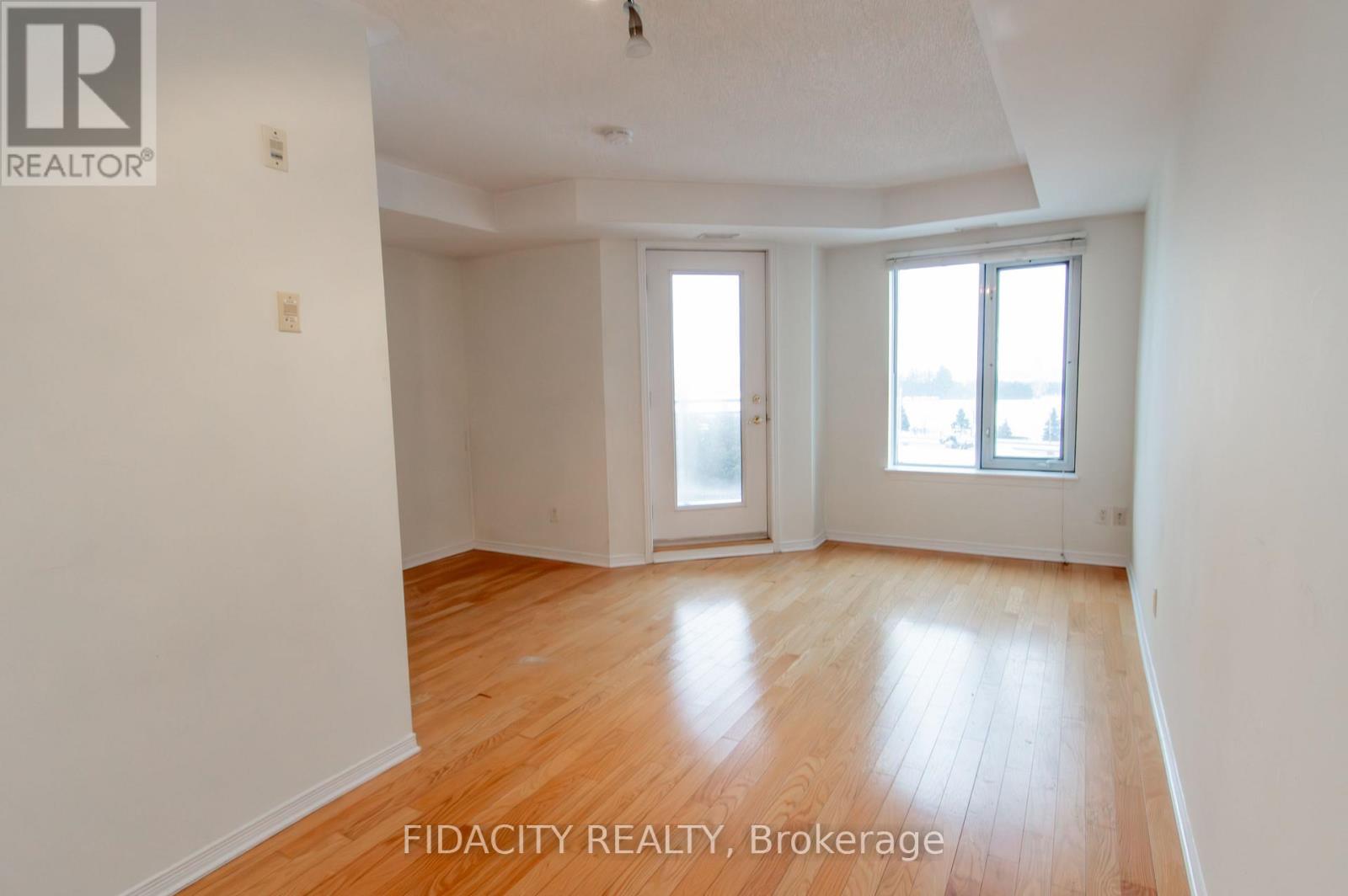 5c - 310 Central Park Drive Property Photo 4