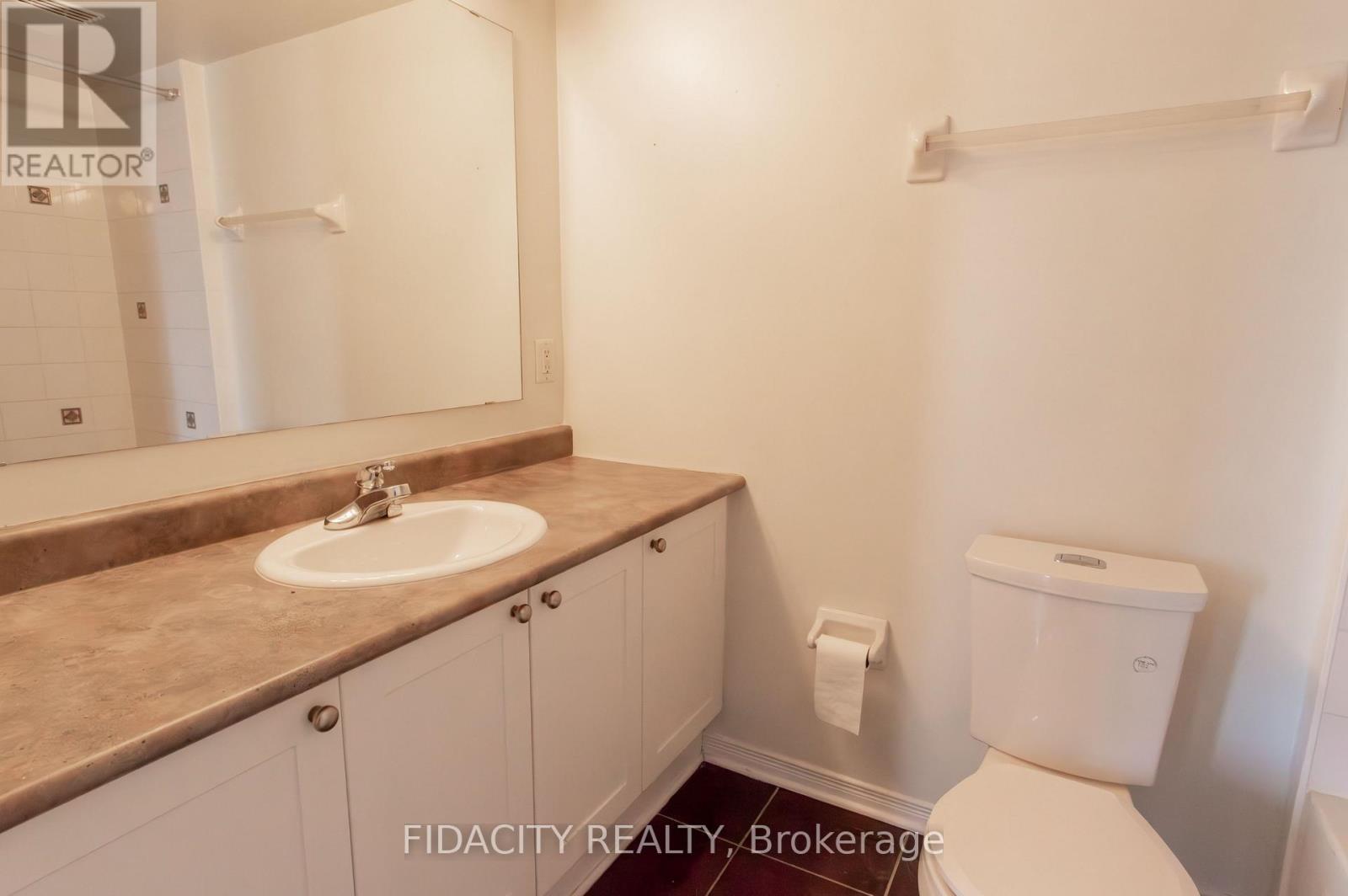 5c - 310 Central Park Drive Property Photo 6
