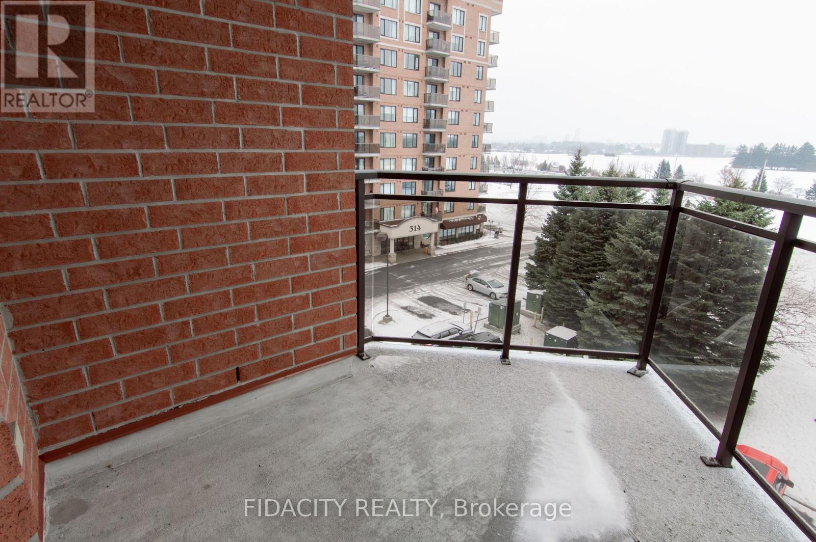 5c - 310 Central Park Drive Property Photo 7