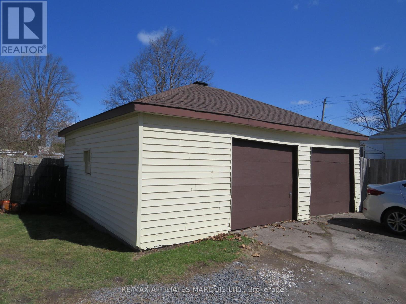 107 Seventh Street W Property Photo 8