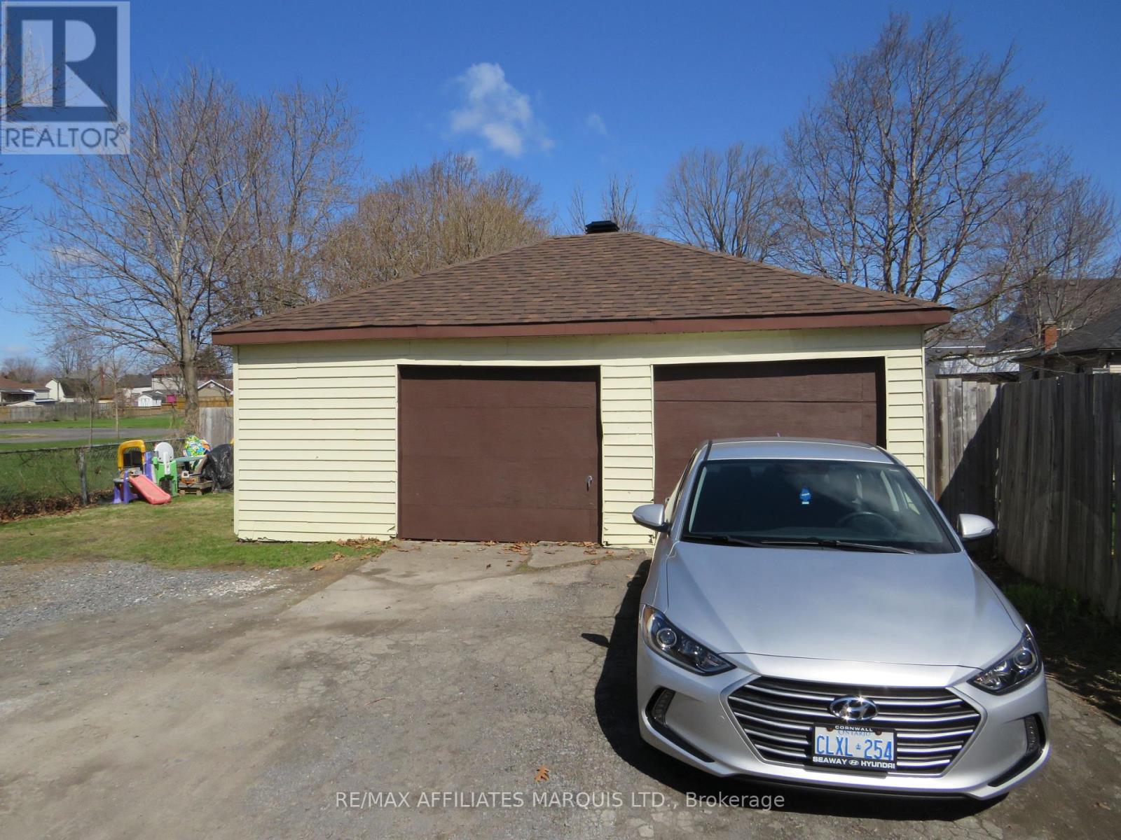 107 Seventh Street W Property Photo 9