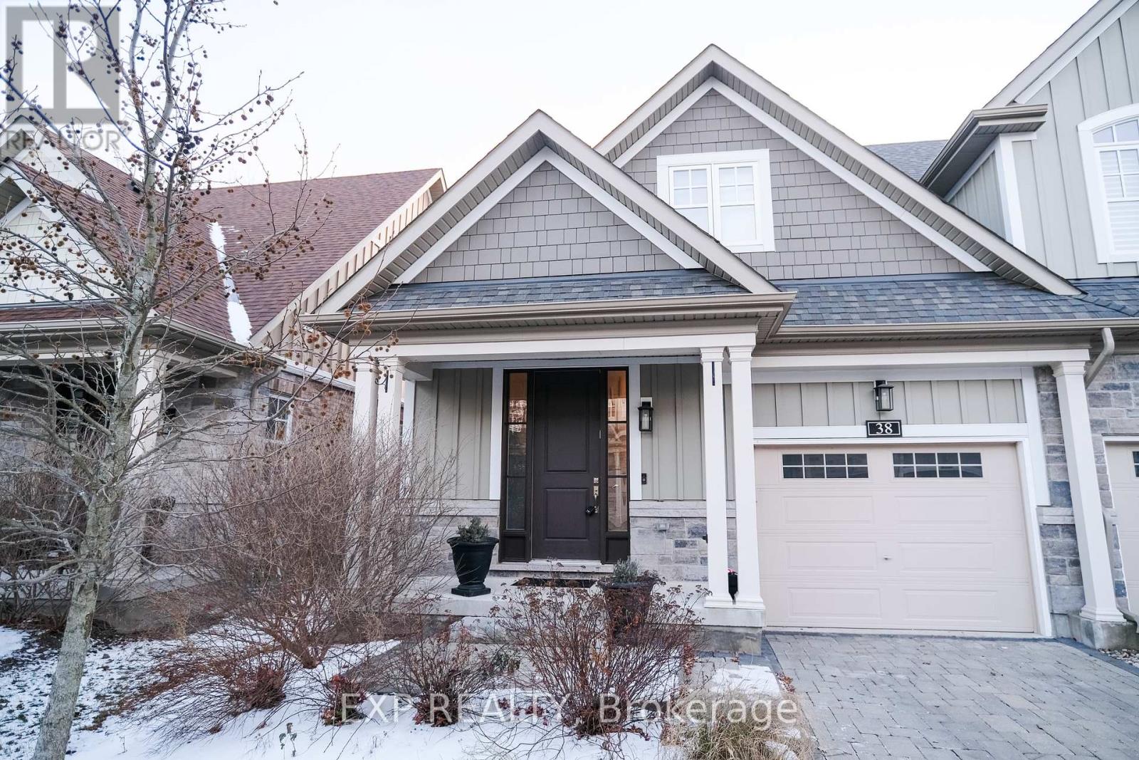 38 Windsor Circle Property Photo 2