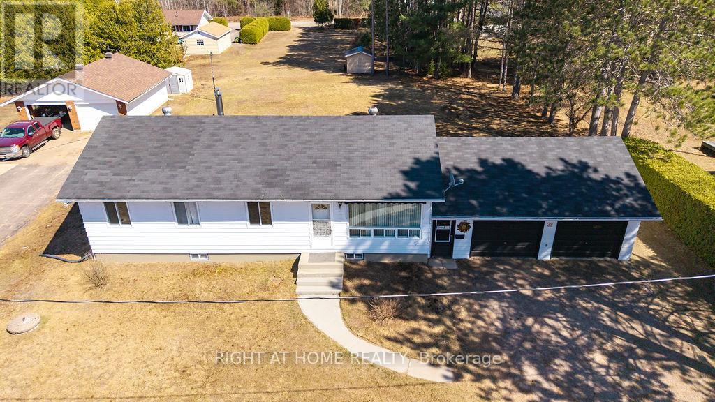 28 Jackpine Street Property Photo 4