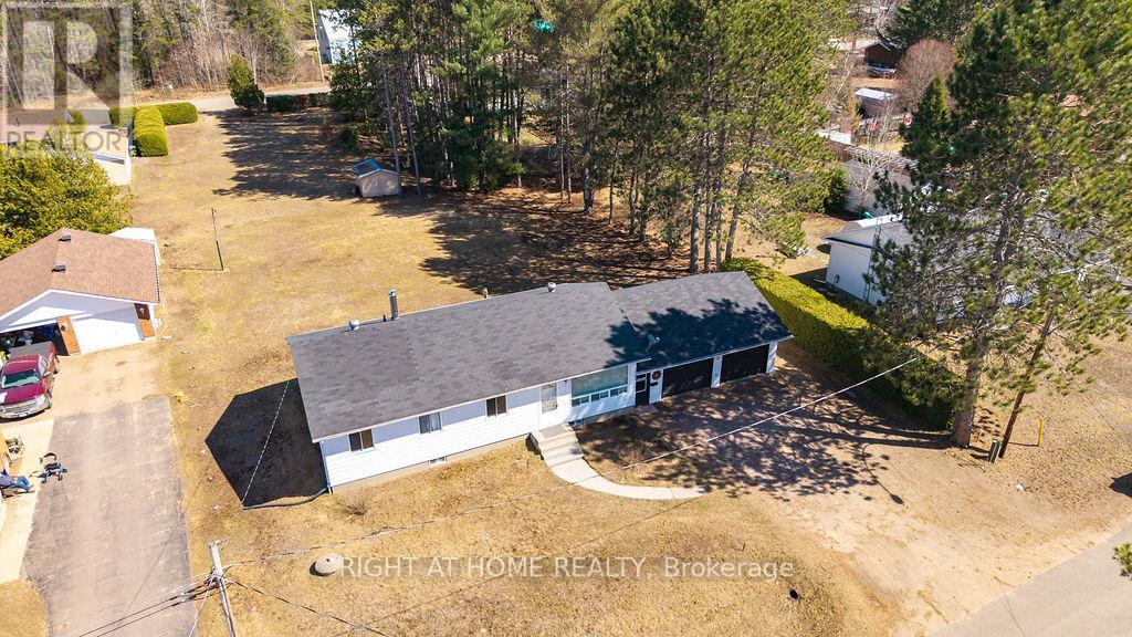 28 Jackpine Street Property Photo 5