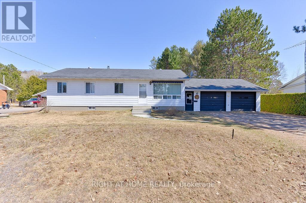 28 Jackpine Street Property Photo 7