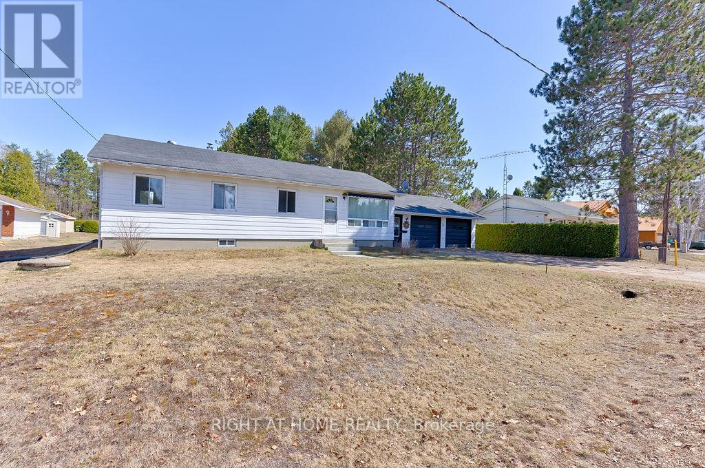 28 Jackpine Street Property Photo 8