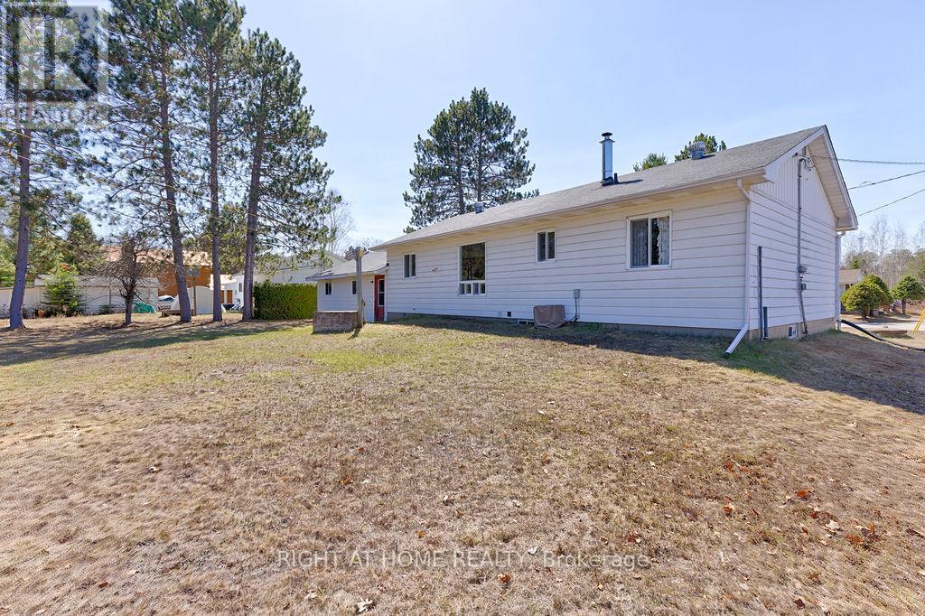 28 Jackpine Street Property Photo 10
