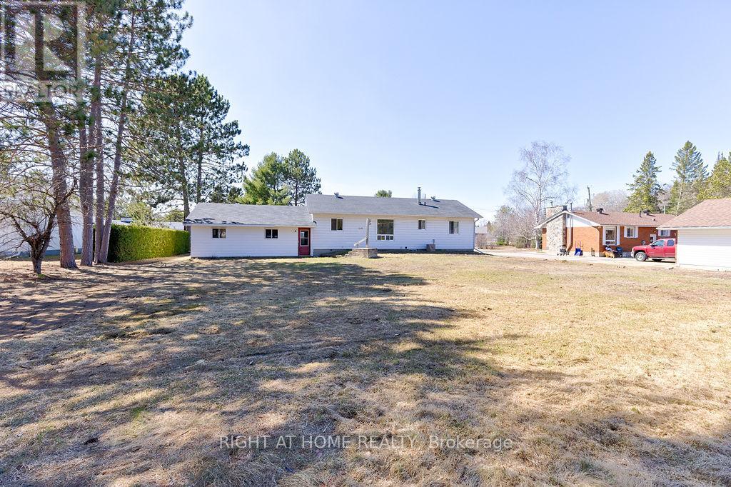 28 Jackpine Street Property Photo 11
