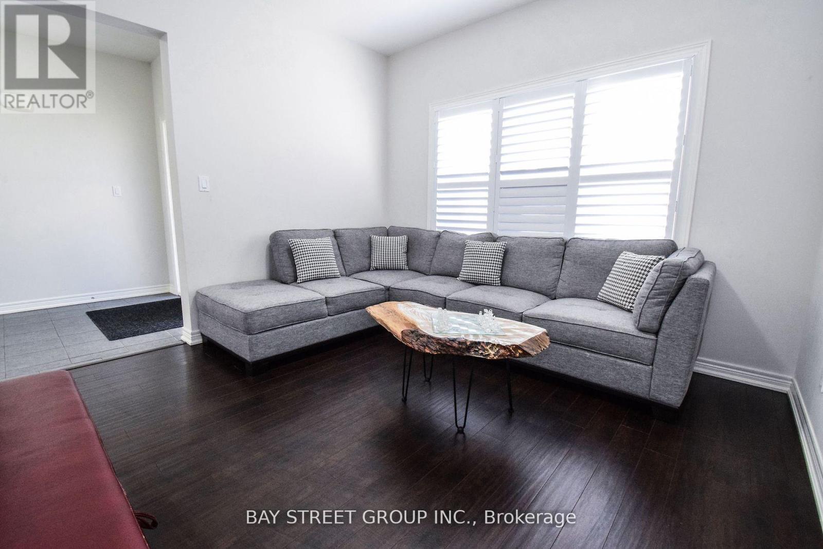490 Silverwood Avenue Property Photo 4