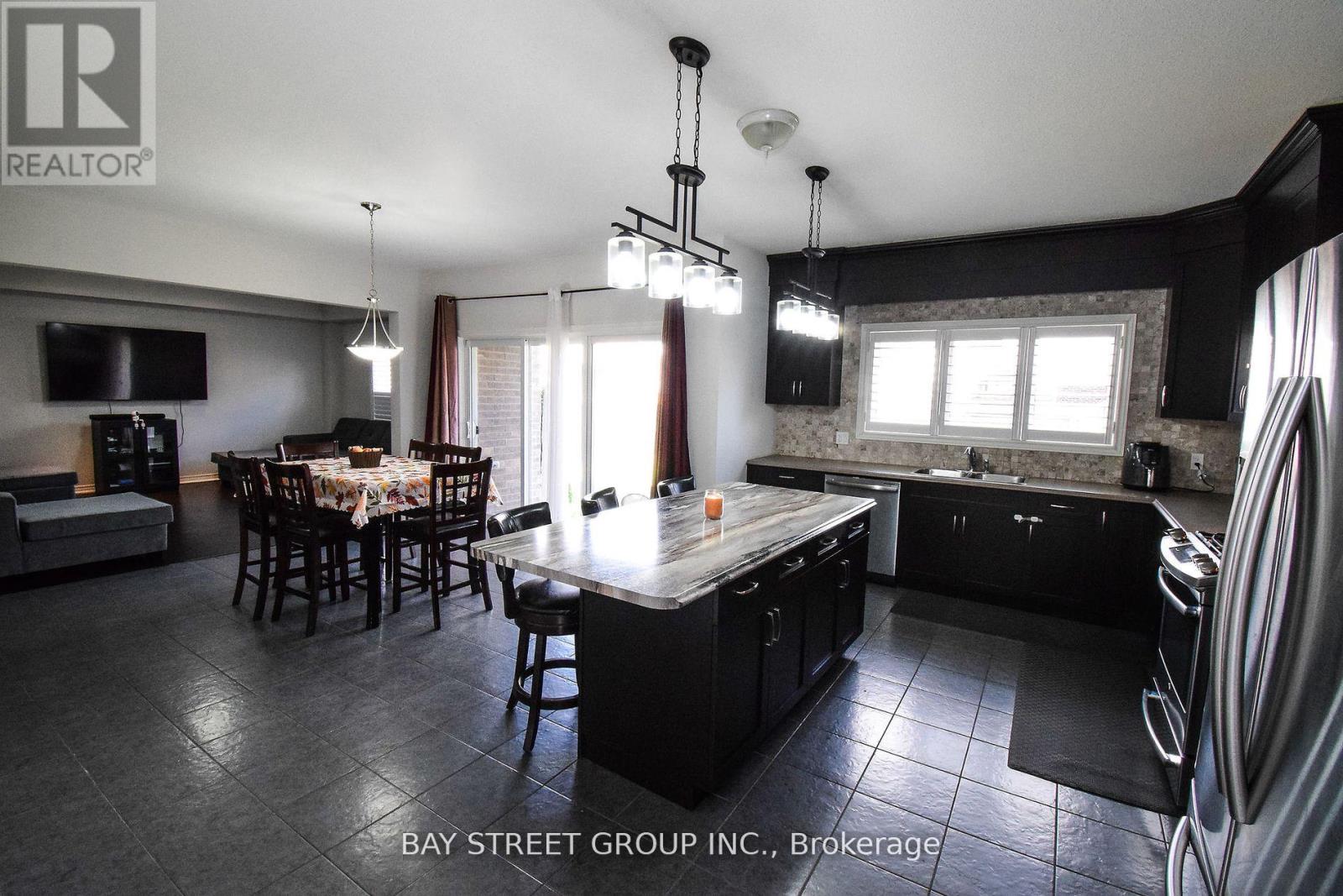 490 Silverwood Avenue Property Photo 12