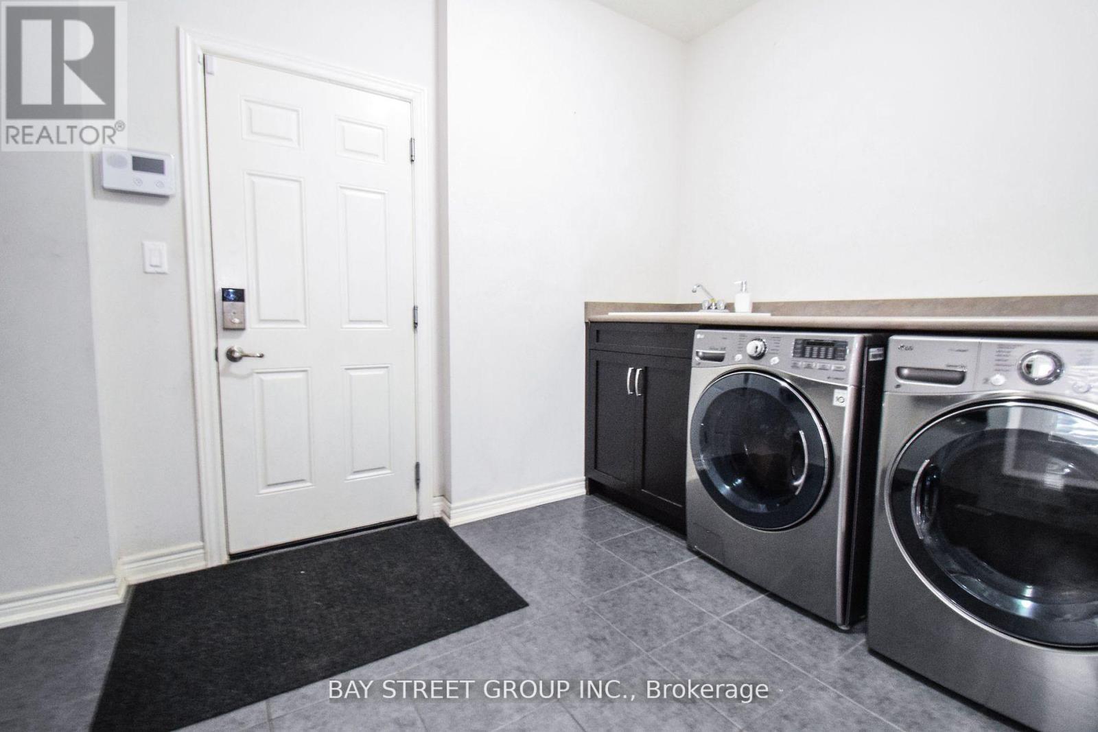 490 Silverwood Avenue Property Photo 13