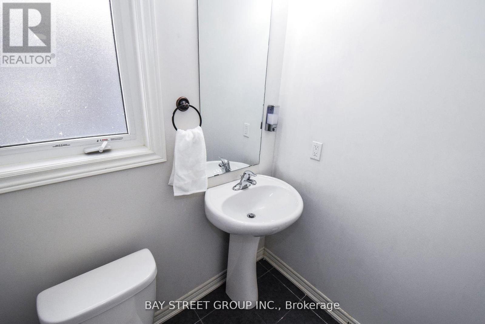 490 Silverwood Avenue Property Photo 14