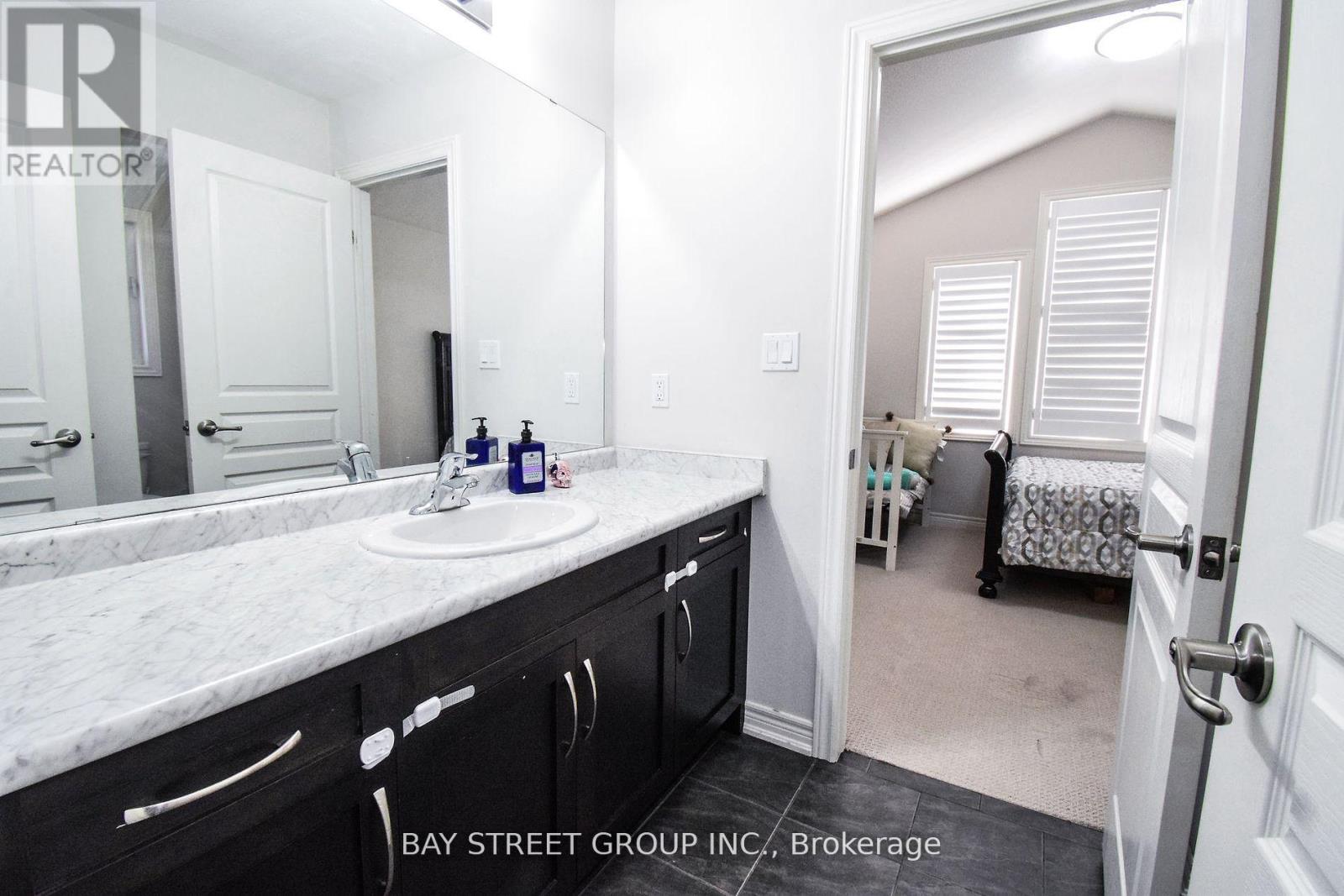 490 Silverwood Avenue Property Photo 25