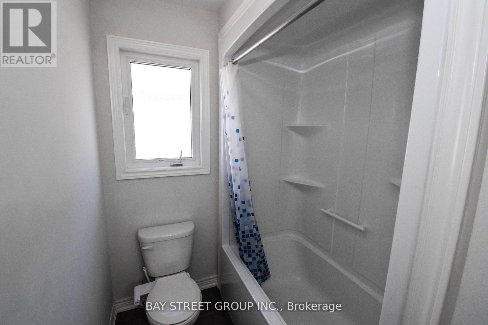 490 Silverwood Avenue Property Photo 26