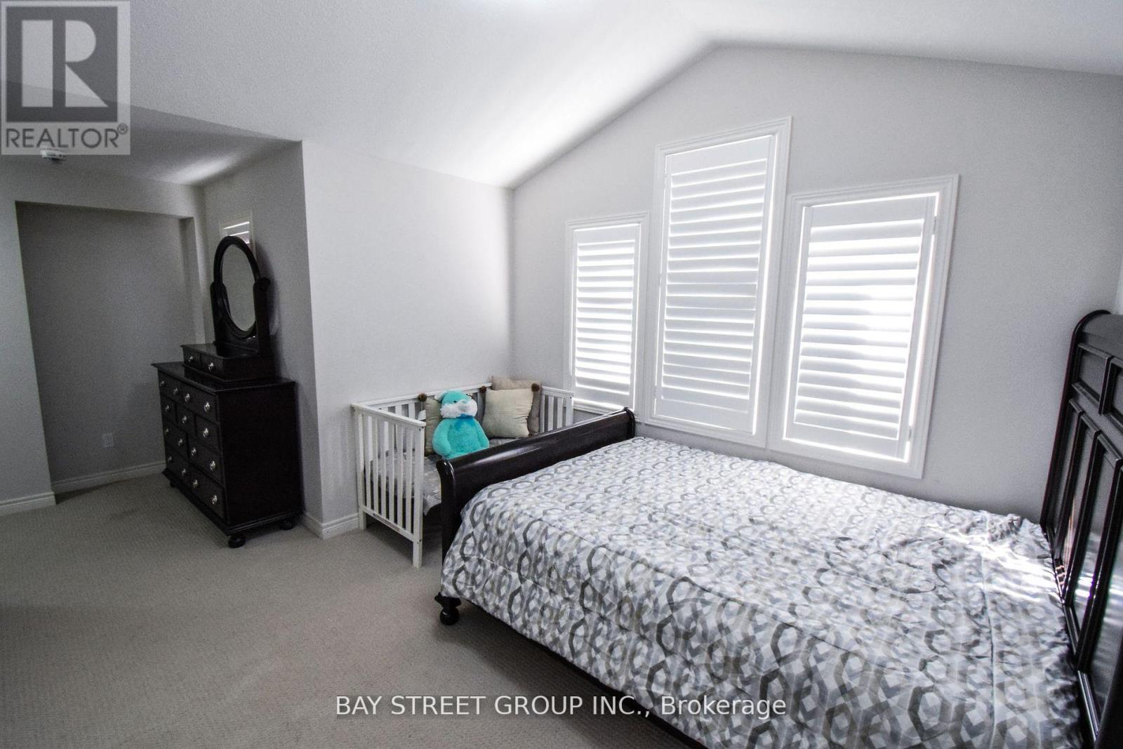 490 Silverwood Avenue Property Photo 28