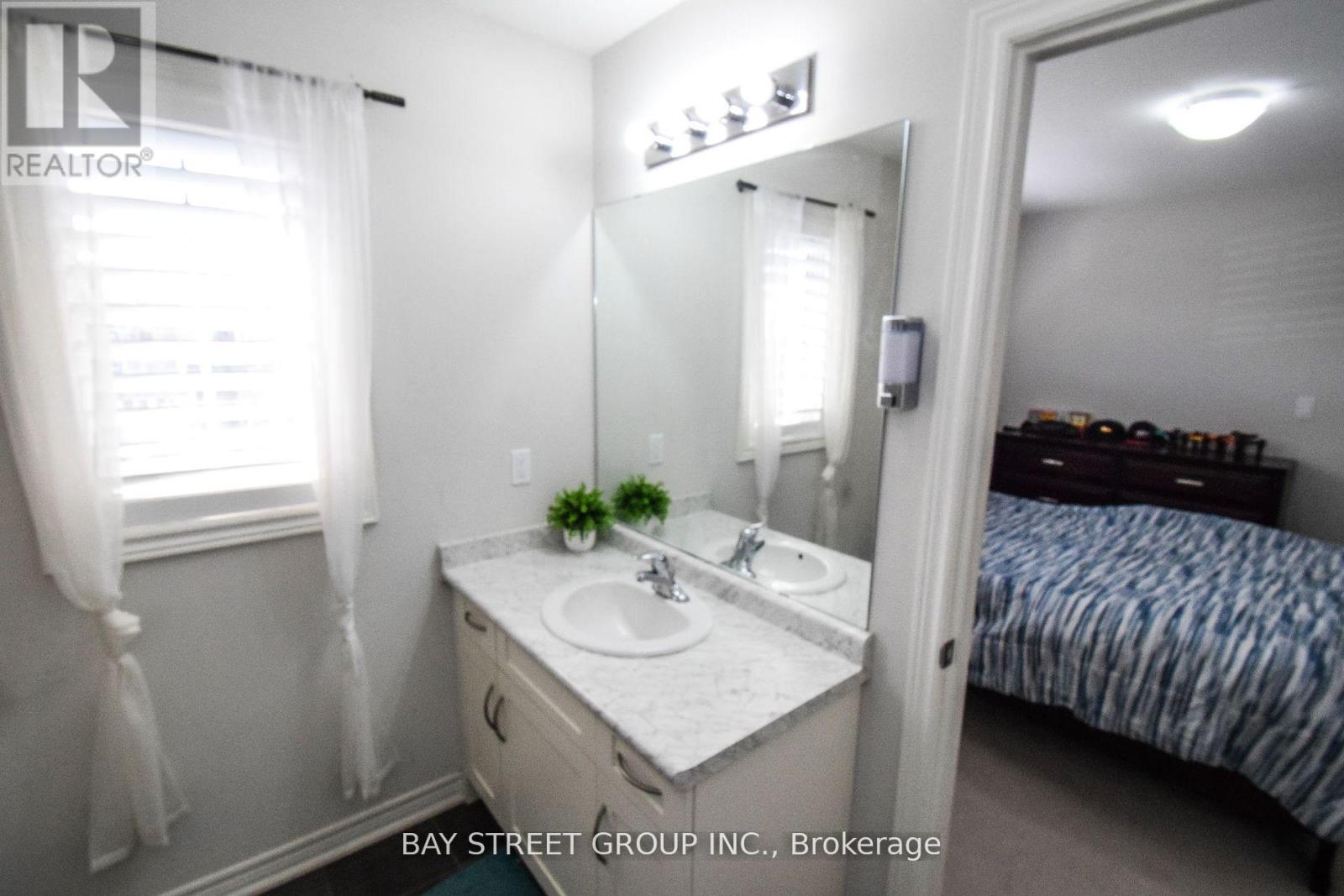 490 Silverwood Avenue Property Photo 32