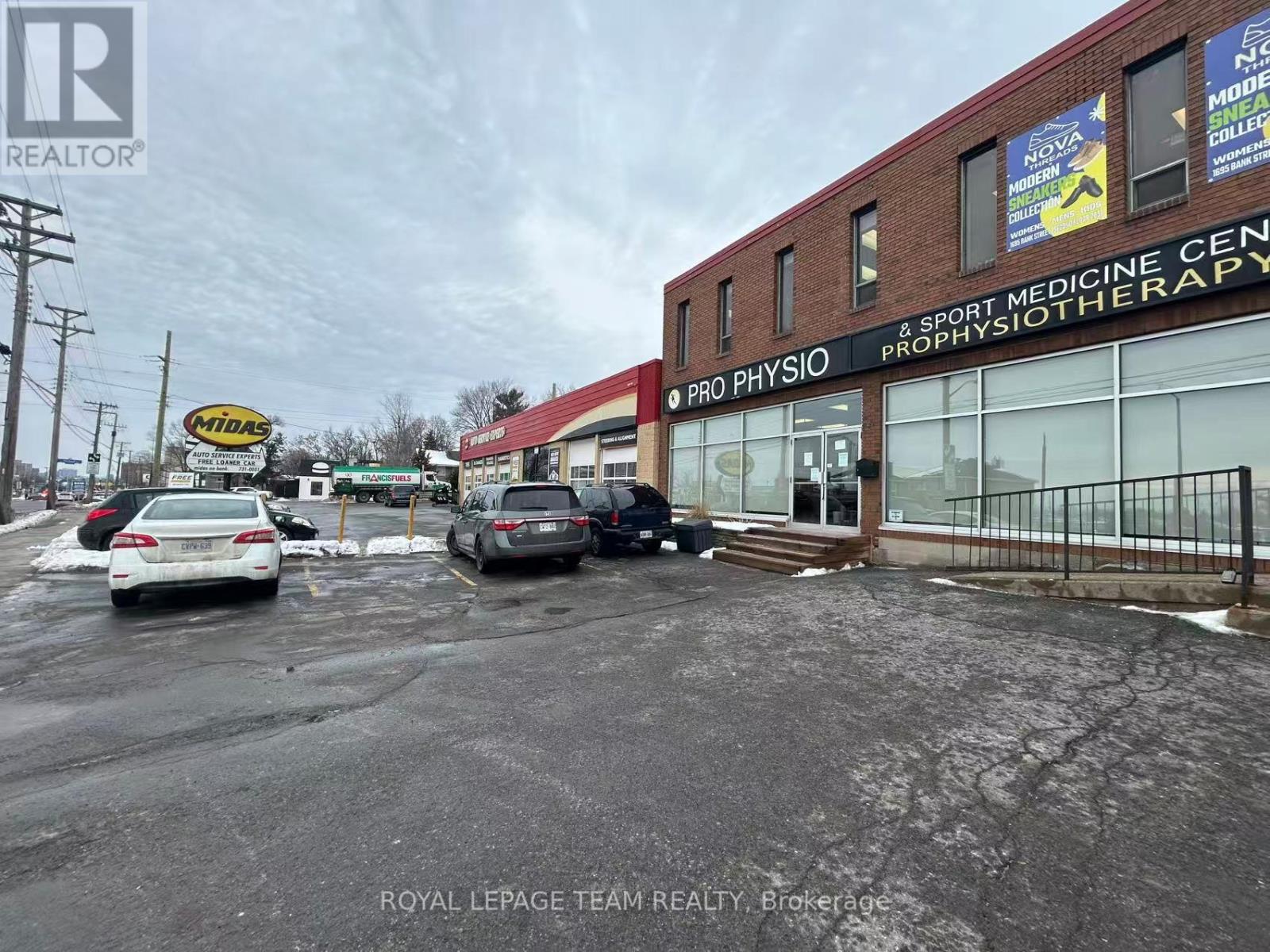 201 - 1695 Bank Street Property Photo 5