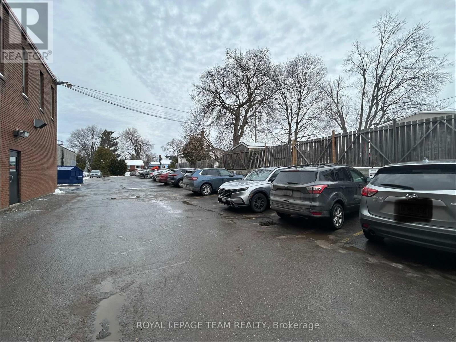 201 - 1695 Bank Street Property Photo 7