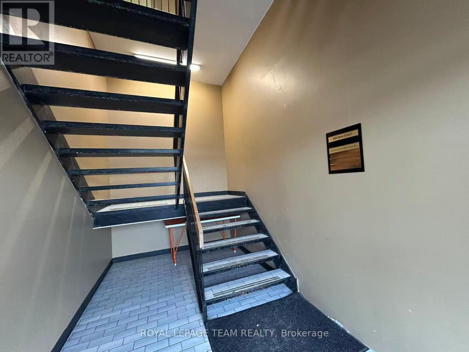 201 - 1695 Bank Street Property Photo 10