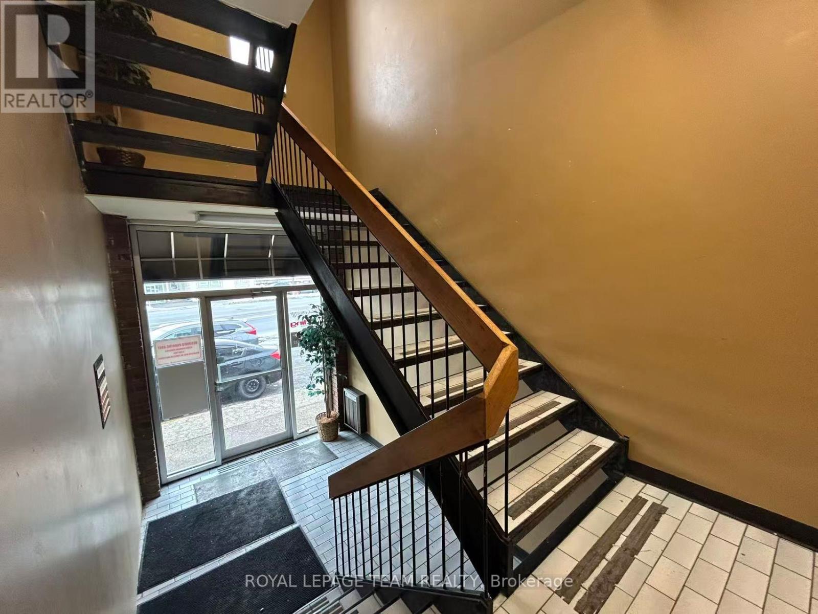 201 - 1695 Bank Street Property Photo 11