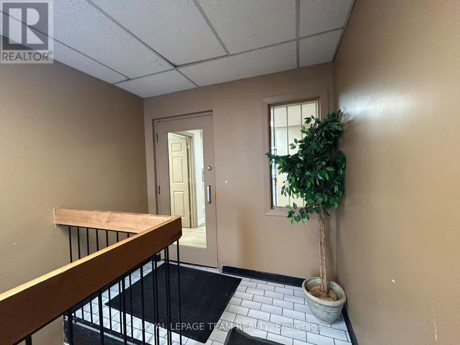 201 - 1695 Bank Street Property Photo 12