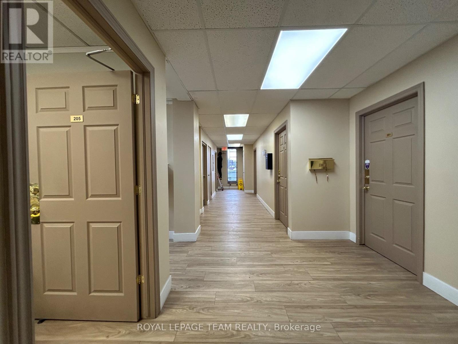 201 - 1695 Bank Street Property Photo 14