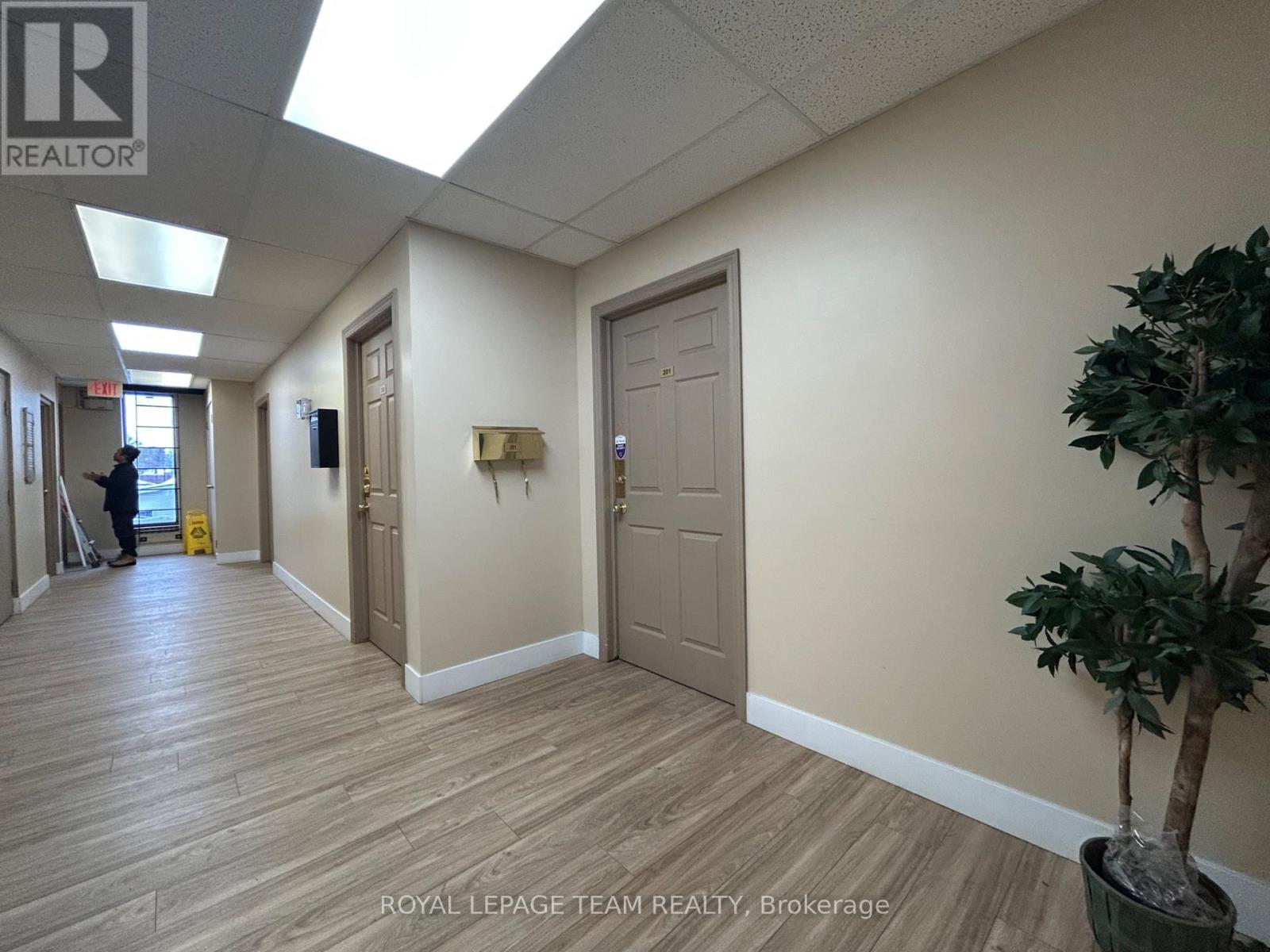 201 - 1695 Bank Street Property Photo 15