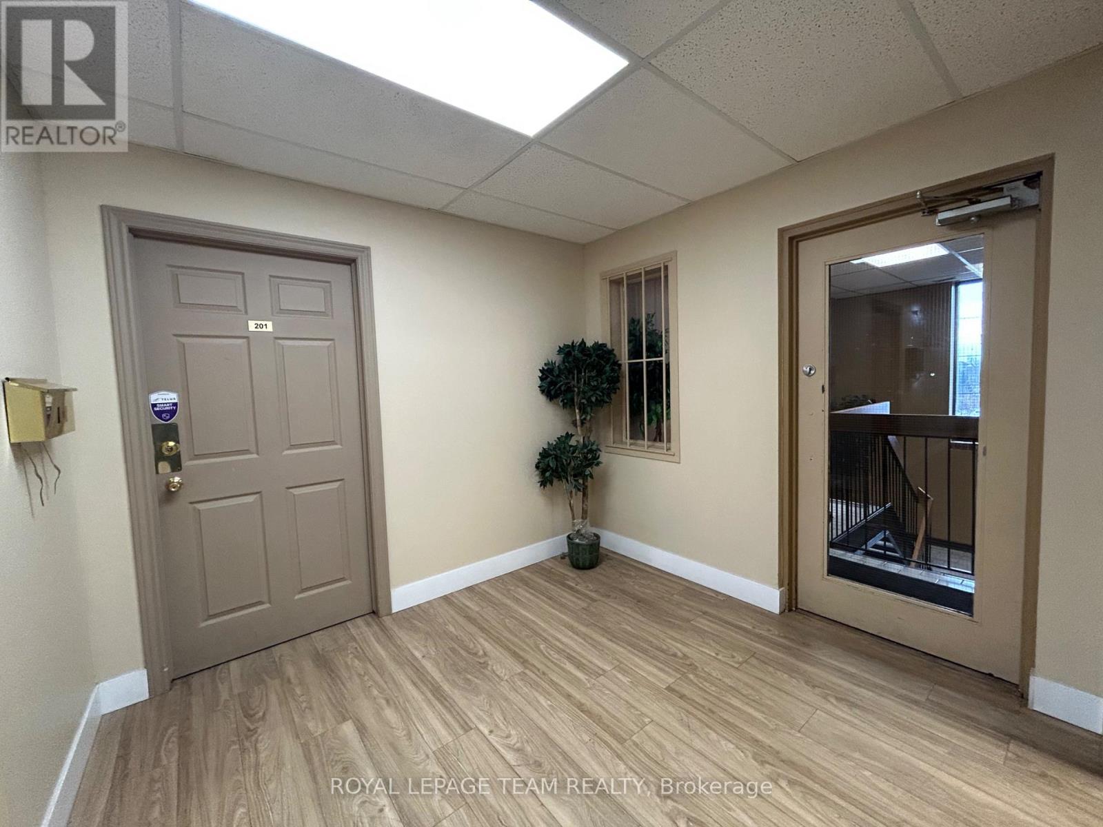 201 - 1695 Bank Street Property Photo 16