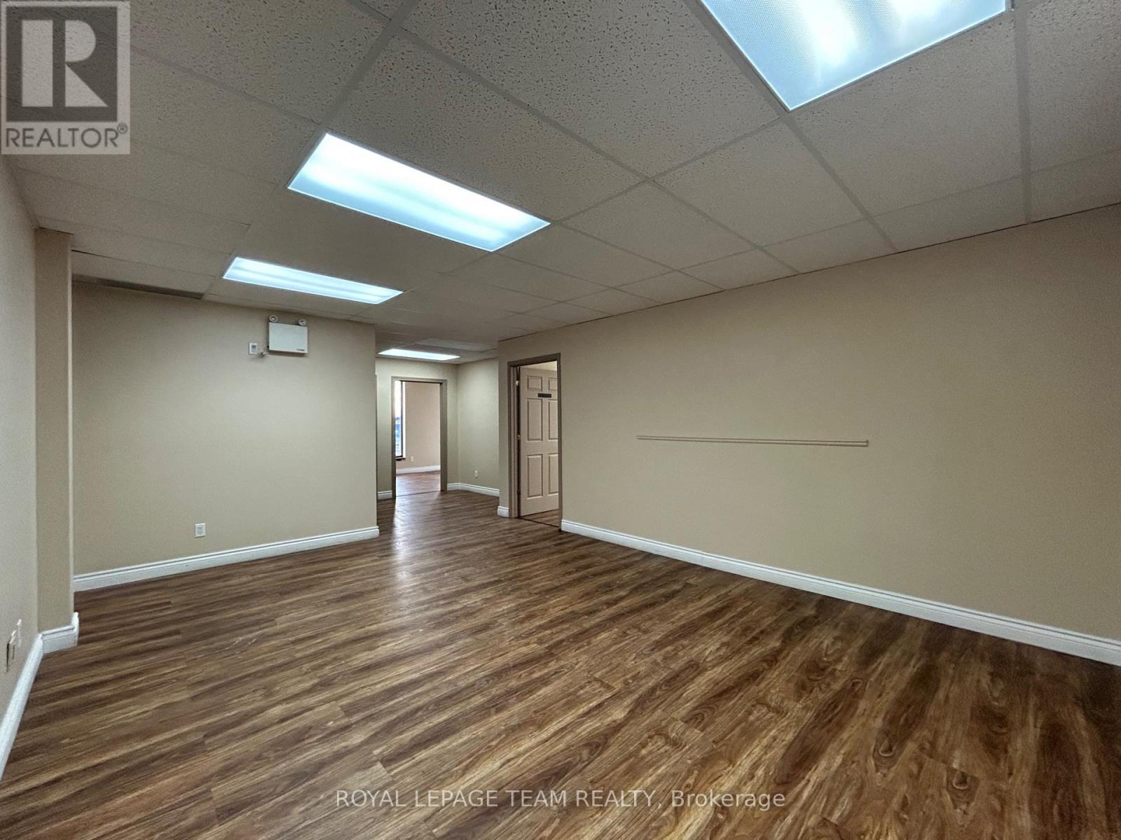 201 - 1695 Bank Street Property Photo 17