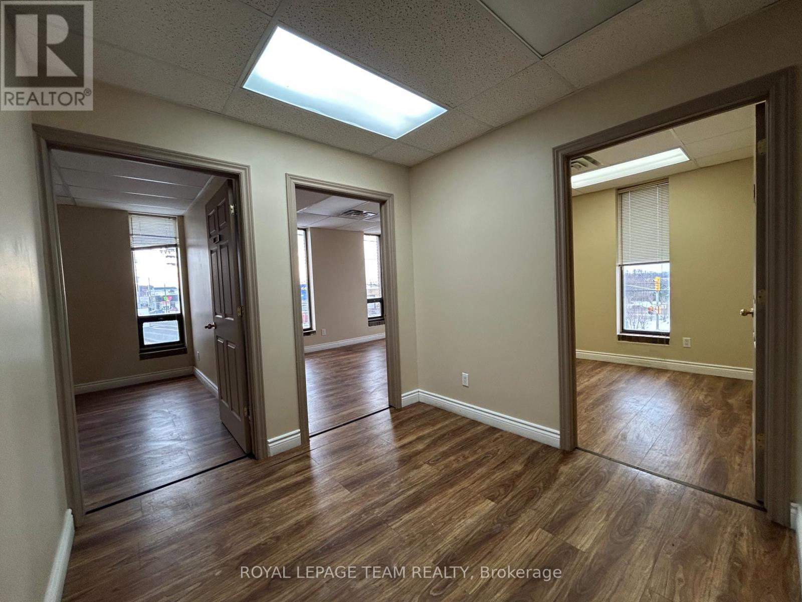 201 - 1695 Bank Street Property Photo 21