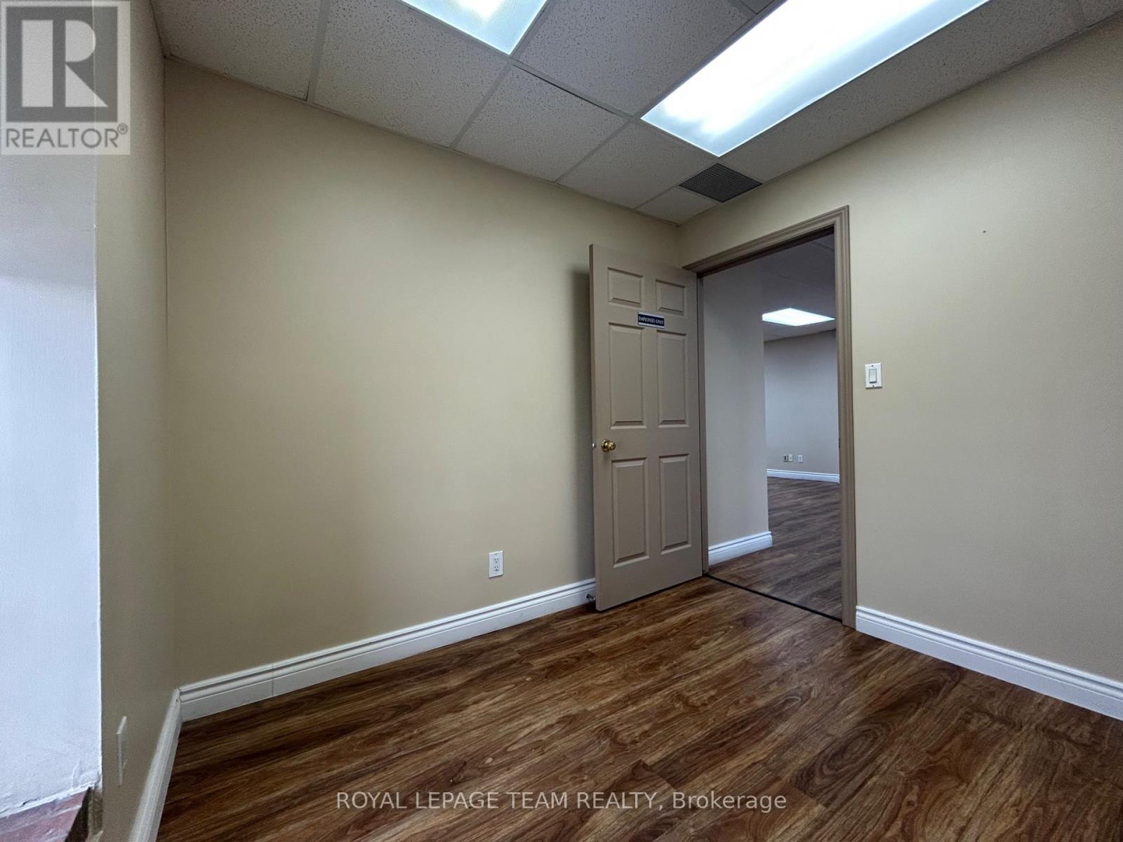 201 - 1695 Bank Street Property Photo 23