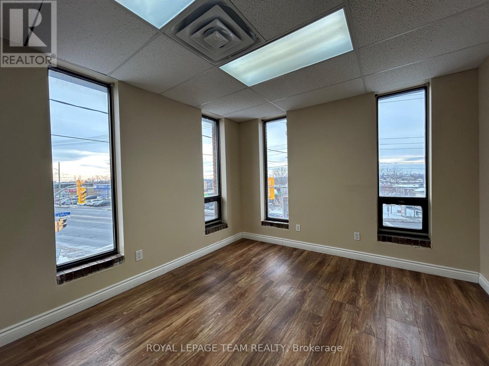 201 - 1695 Bank Street Property Photo 24