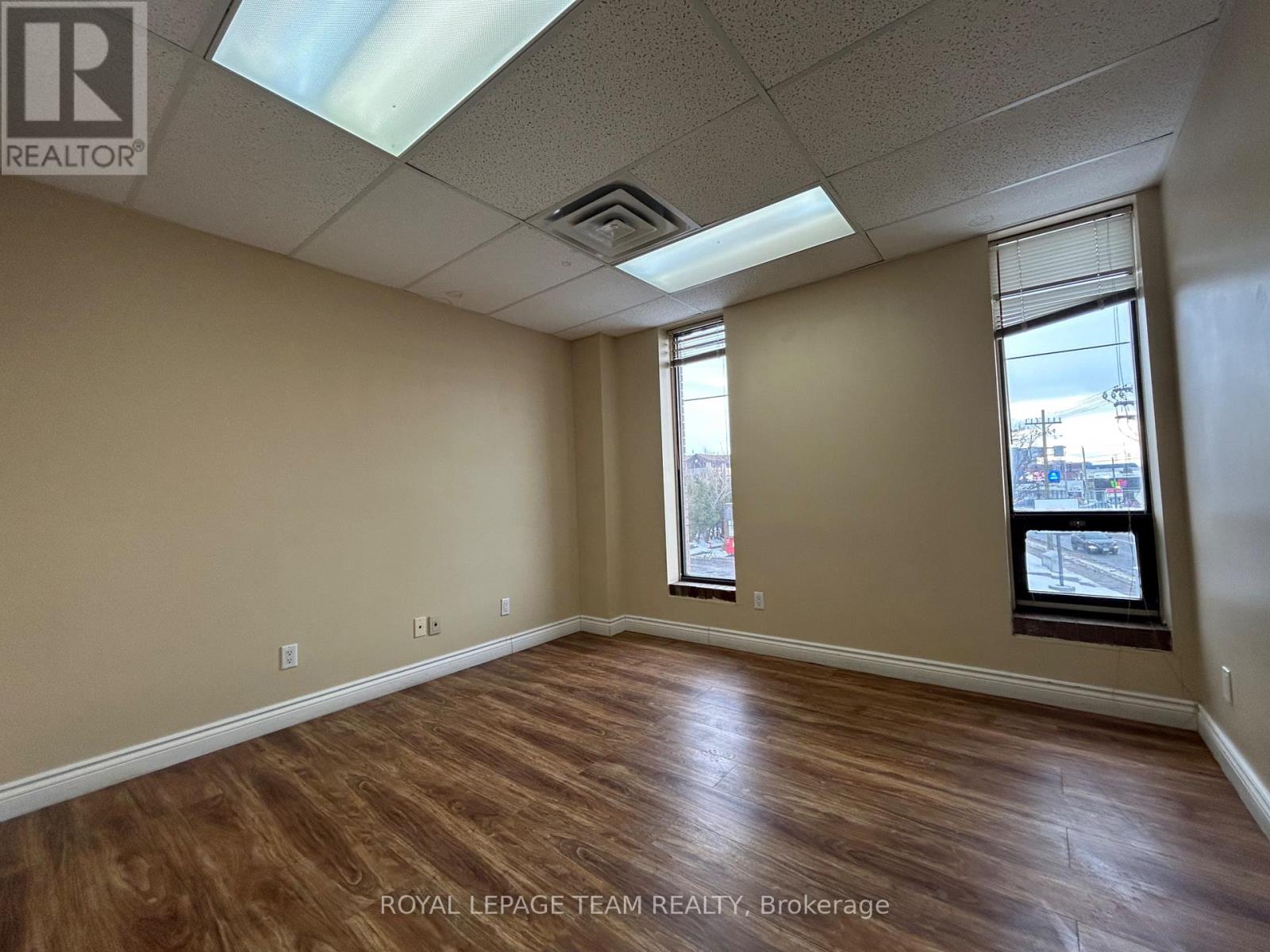201 - 1695 Bank Street Property Photo 28