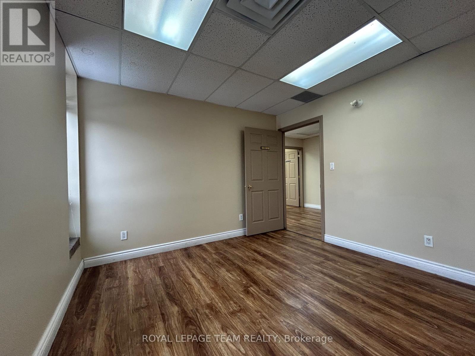 201 - 1695 Bank Street Property Photo 30