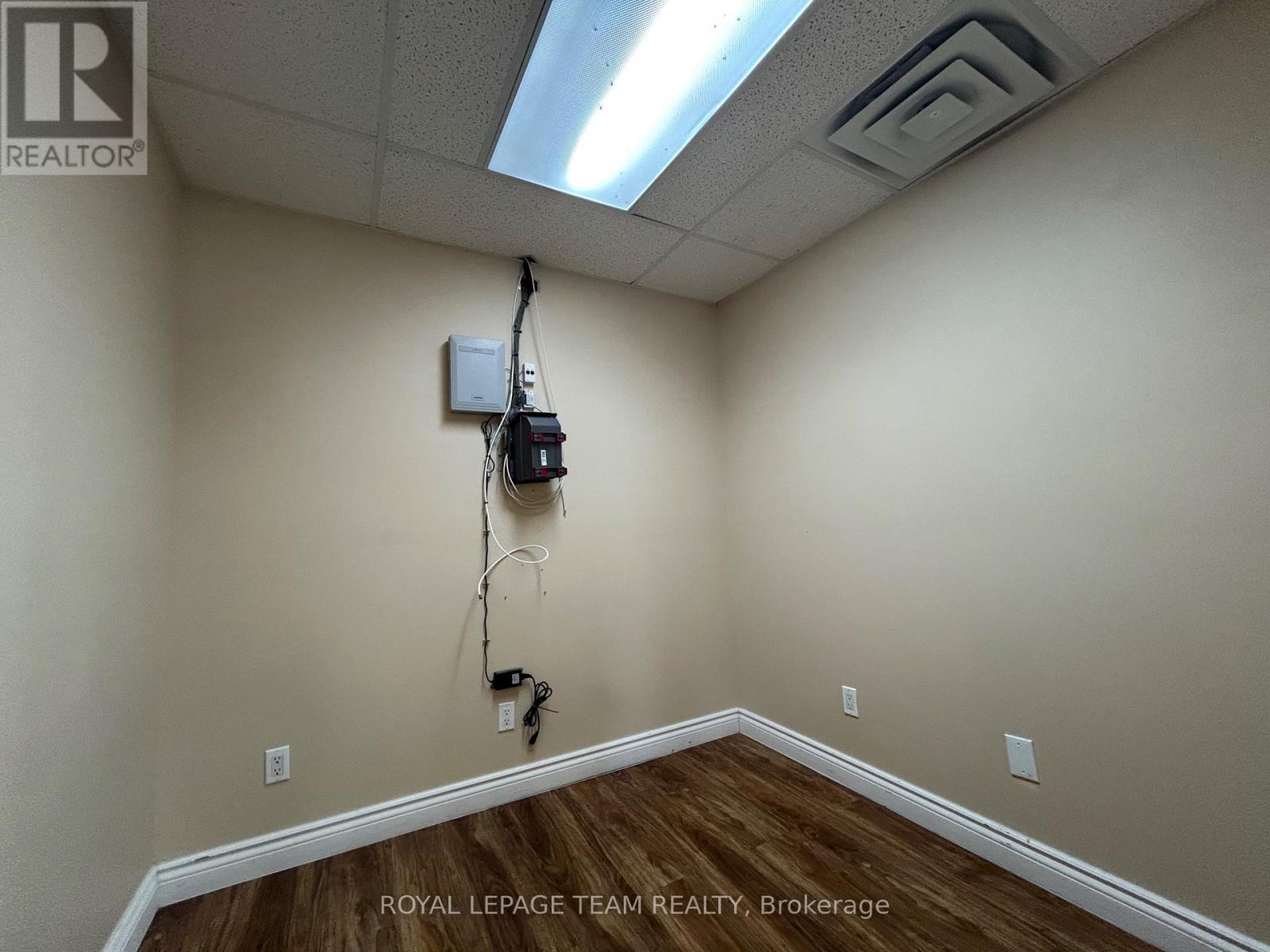 201 - 1695 Bank Street Property Photo 31