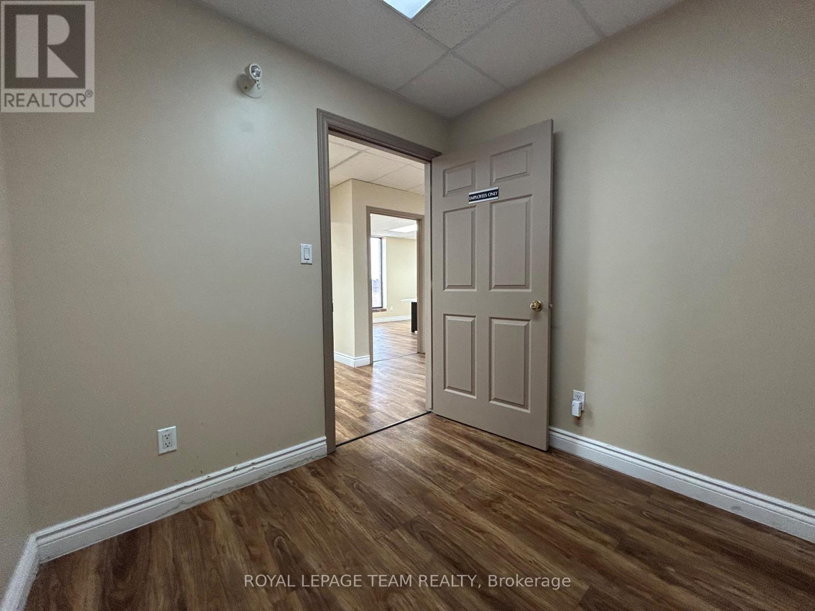 201 - 1695 Bank Street Property Photo 32