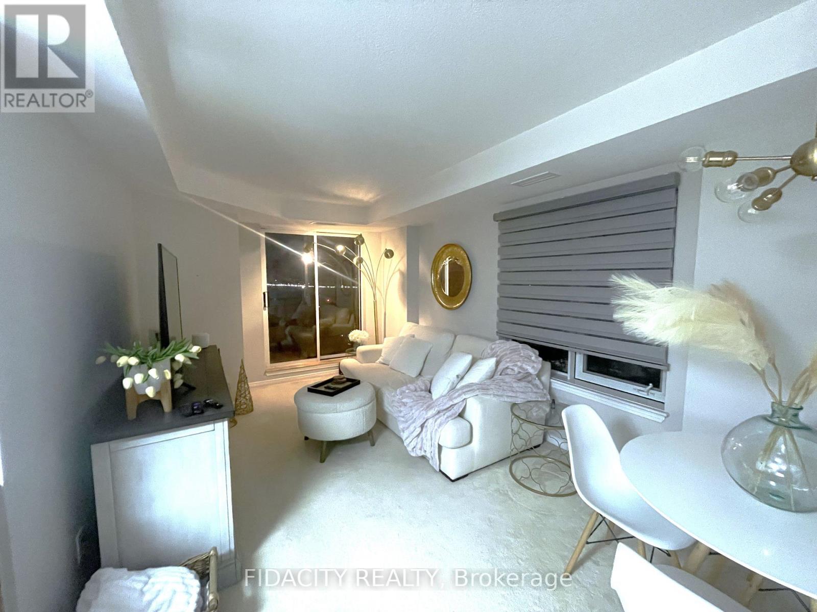 5l - 310 Central Park Drive Property Photo 5
