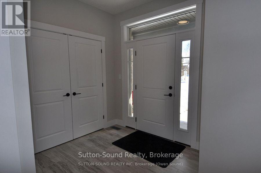 622 8th Street W Property Photo 2
