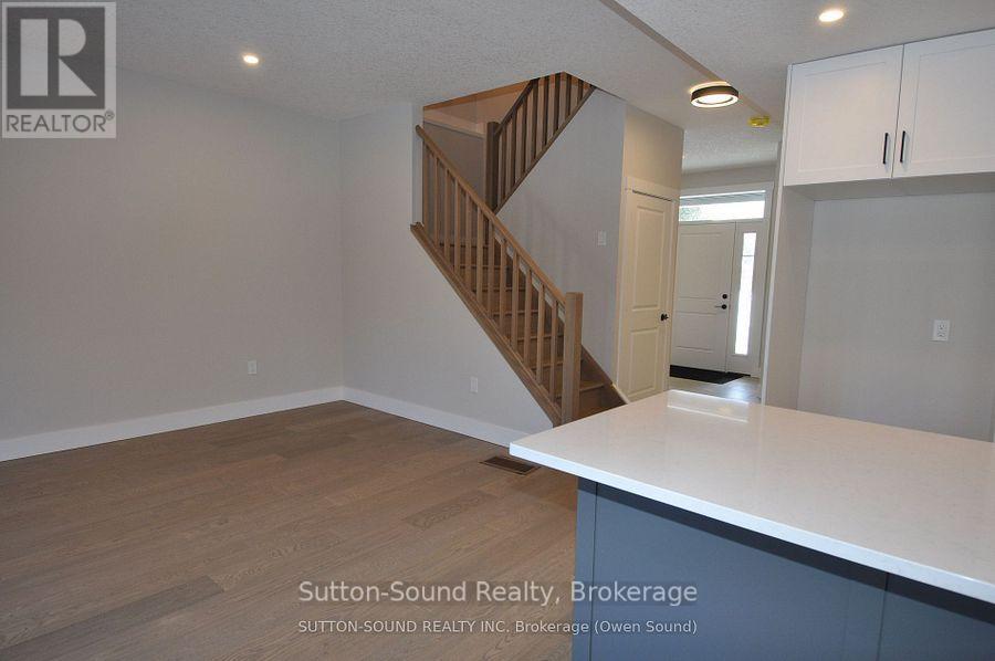 622 8th Street W Property Photo 3