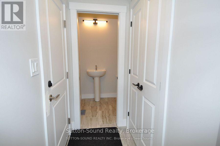622 8th Street W Property Photo 4