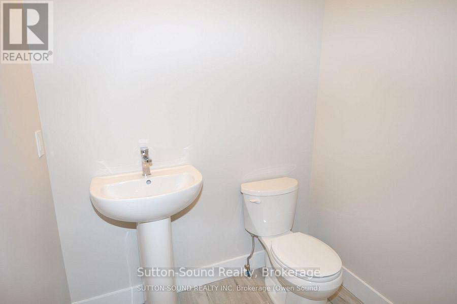 622 8th Street W Property Photo 5