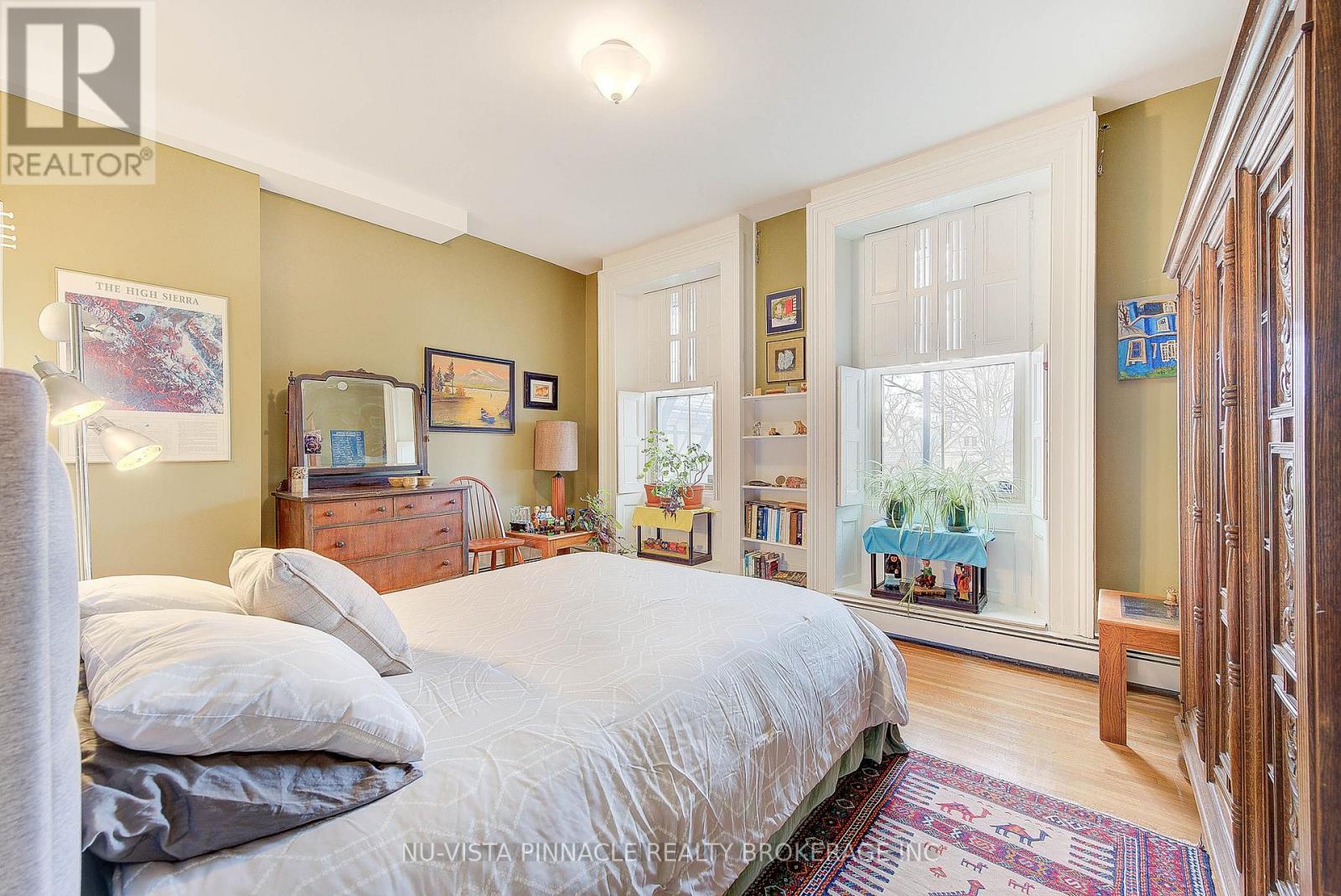 5 - 49 Ridout Street S Property Photo 4