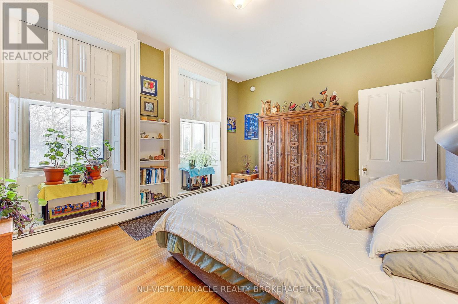 5 - 49 Ridout Street S Property Photo 11