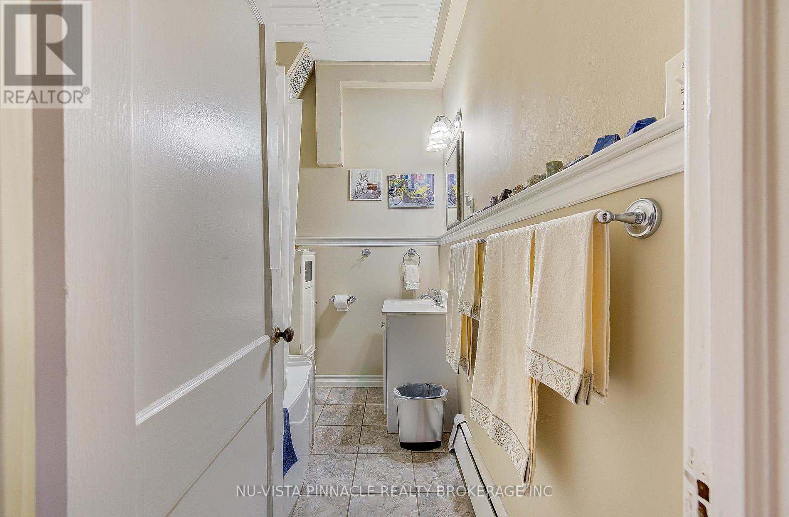 5 - 49 Ridout Street S Property Photo 12