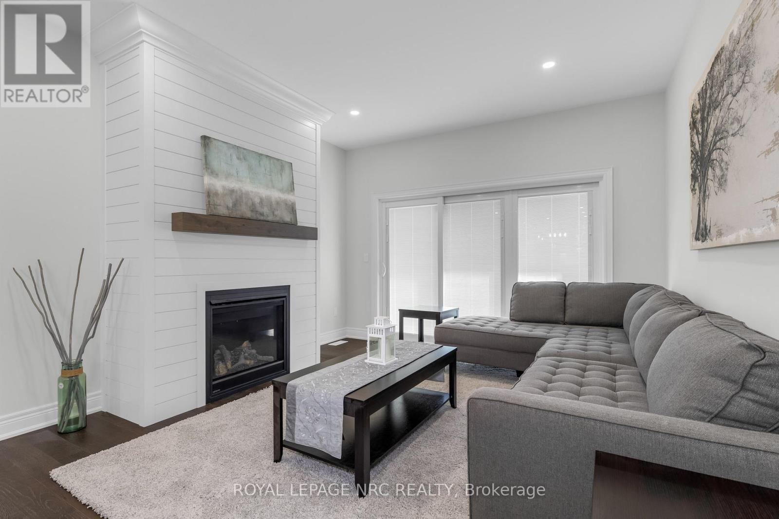 732 Clarence Street Property Photo 12