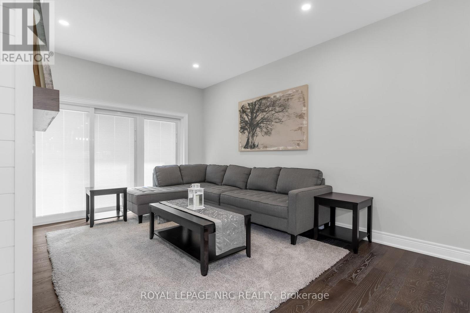 732 Clarence Street Property Photo 13